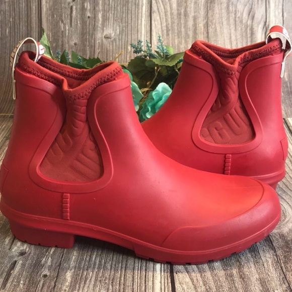 Uggs Droplet Chevonne Ribbon Red Women's Ankle Rain Boots.
Size 6 - Picture 2 of 9
